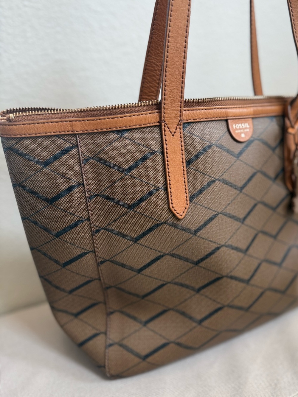 🤎 Fossil Geo Brown and Blue 💙 Tote with Tan Trim - Picture 2 of 11